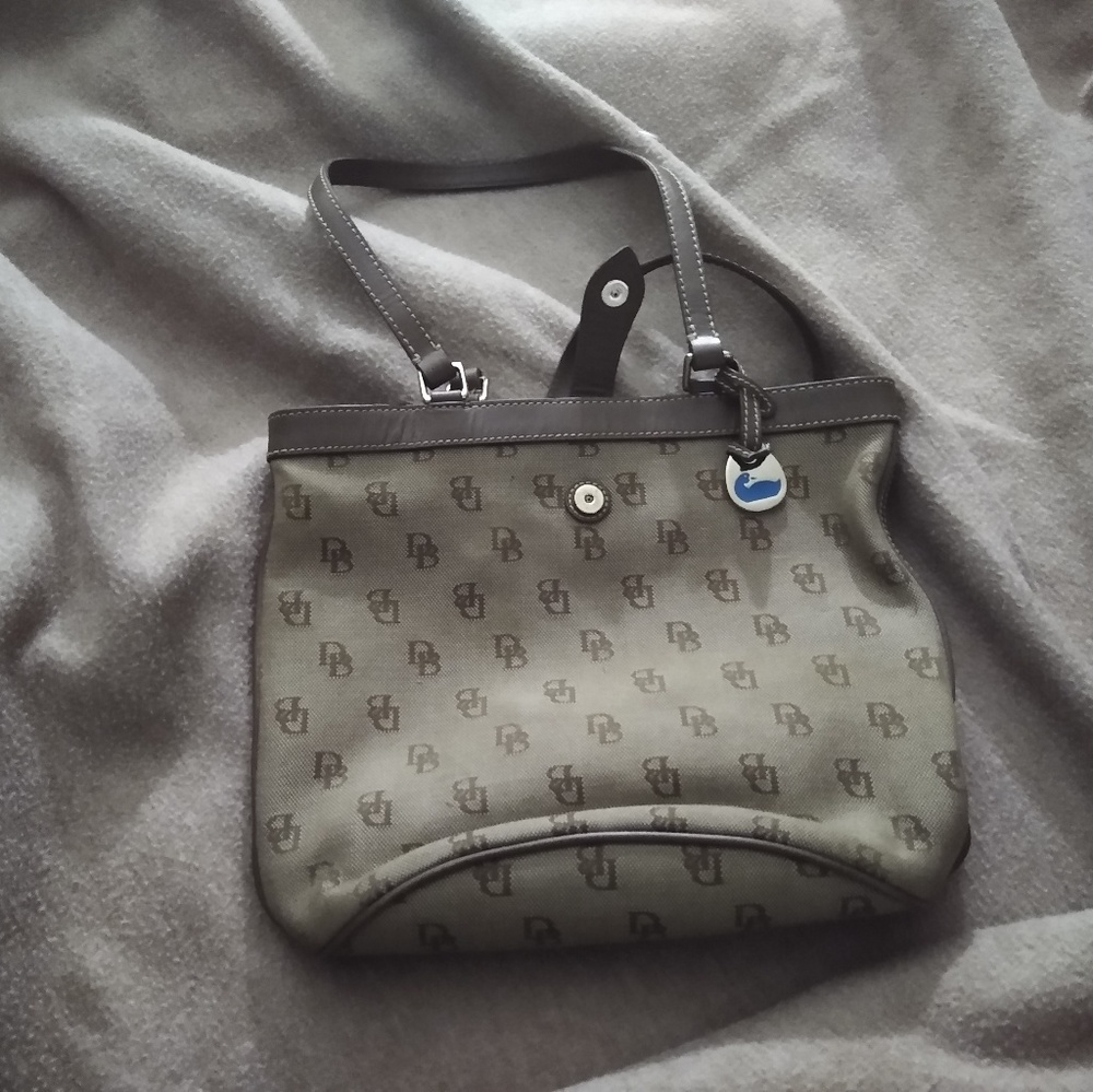 Dooney & Bourke hand bag